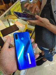 蓝色华为nova4e